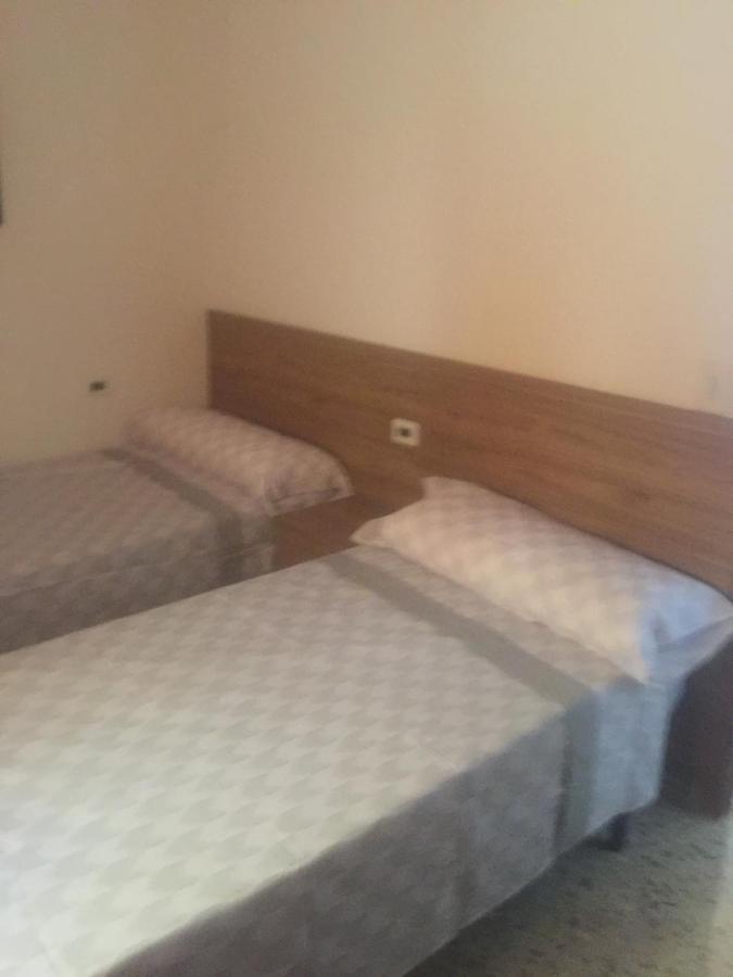 Piles - Apartment - Sleeps 7 - Parking - Seafront المظهر الخارجي الصورة