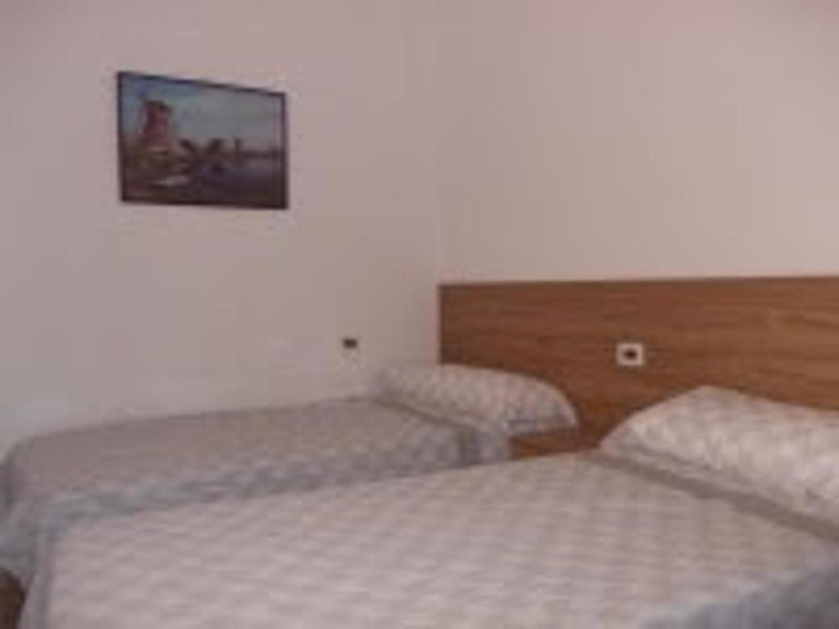 Piles - Apartment - Sleeps 7 - Parking - Seafront المظهر الخارجي الصورة